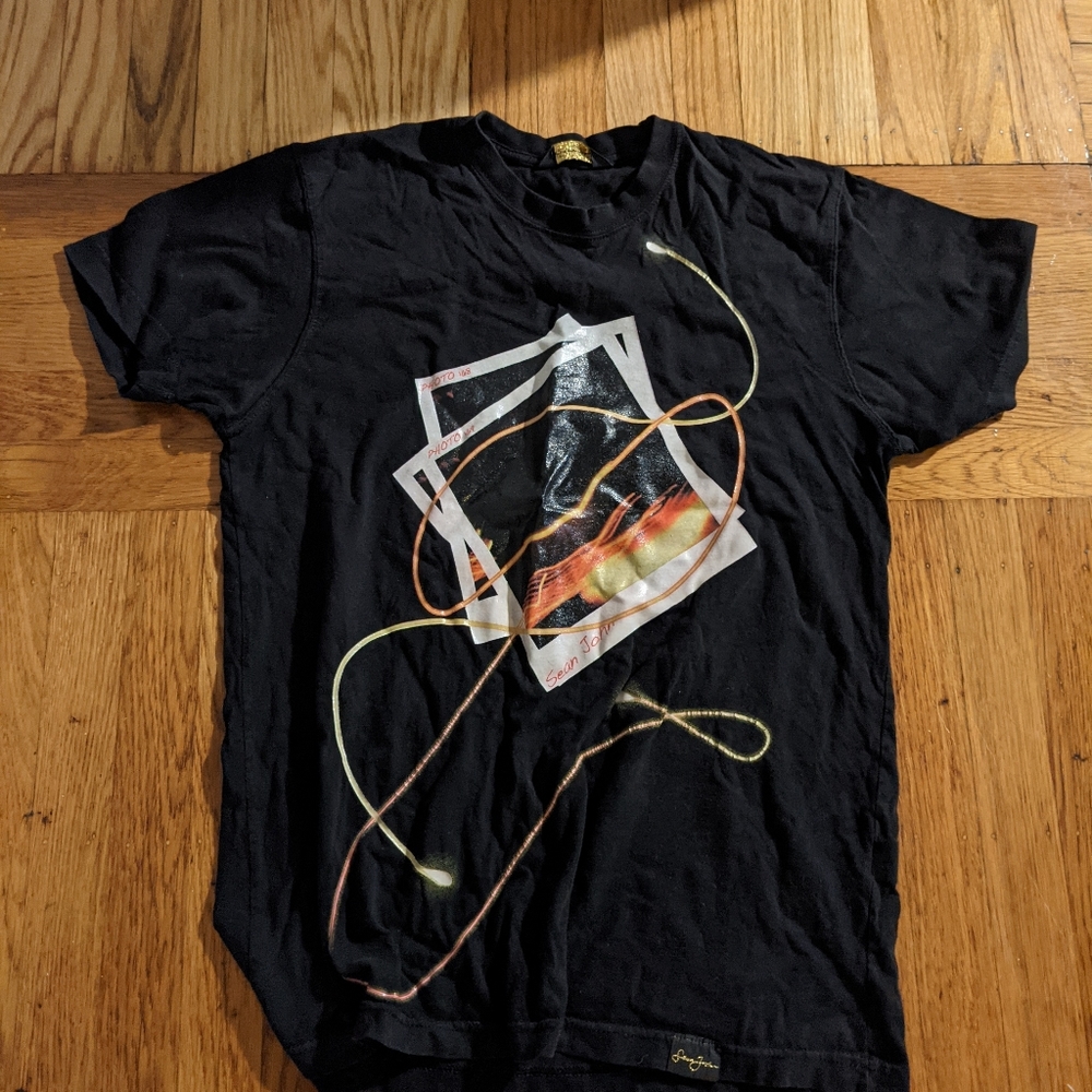 Sean John T shirt